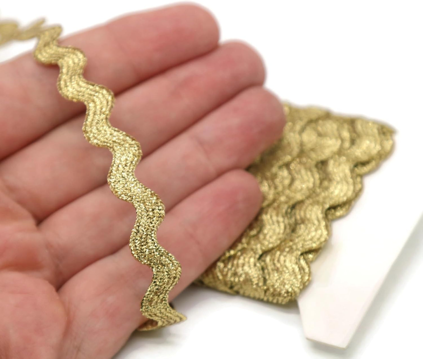 Glitter RIC Rac Trim - 3/8 Inch (10mm) - 5 Yards - Gold Wave Bending Fringe Trim Glitter Lace Ribbon RIC Rac Trim for Sewing Clothes Gift Wrapping Home Party Decoration GL0305